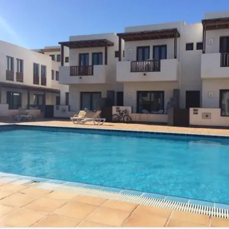 Noray Swan بْوُرتو كاليرو